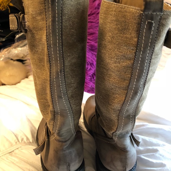 Boots - Picture 3 of 4